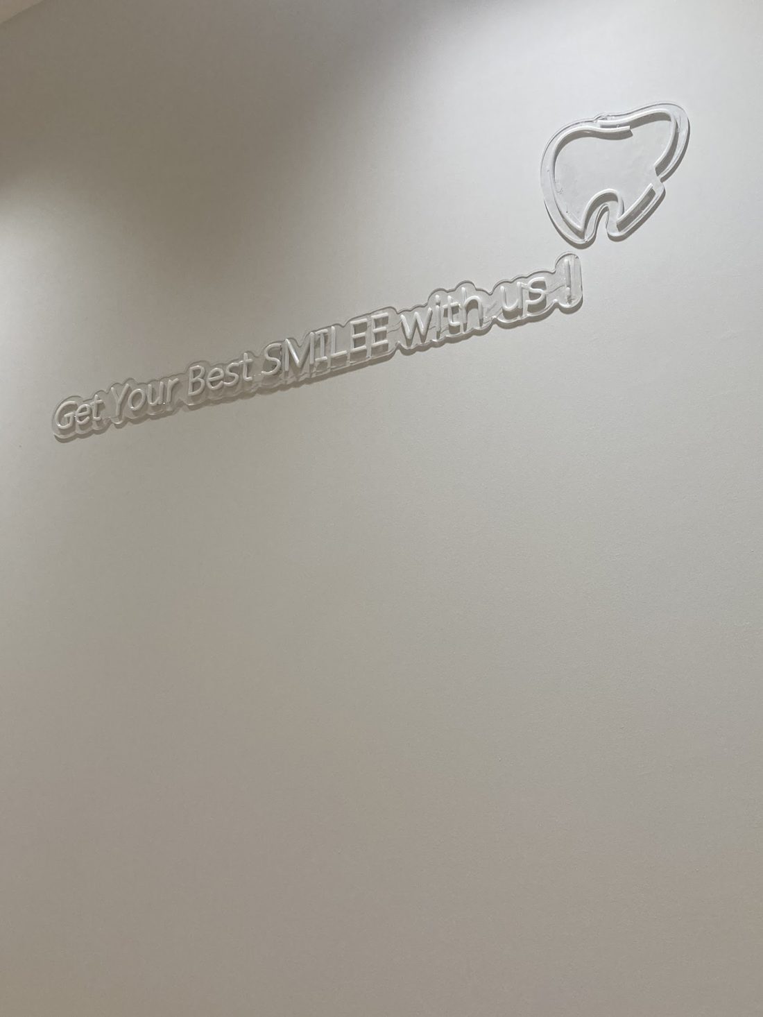 Wall lettering: Get Your Best Smilee with us